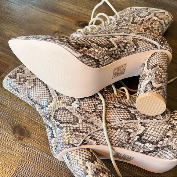 Fashion Nova Snake Print Lace Up Bootie Size 11 - Picture 7 of 7
